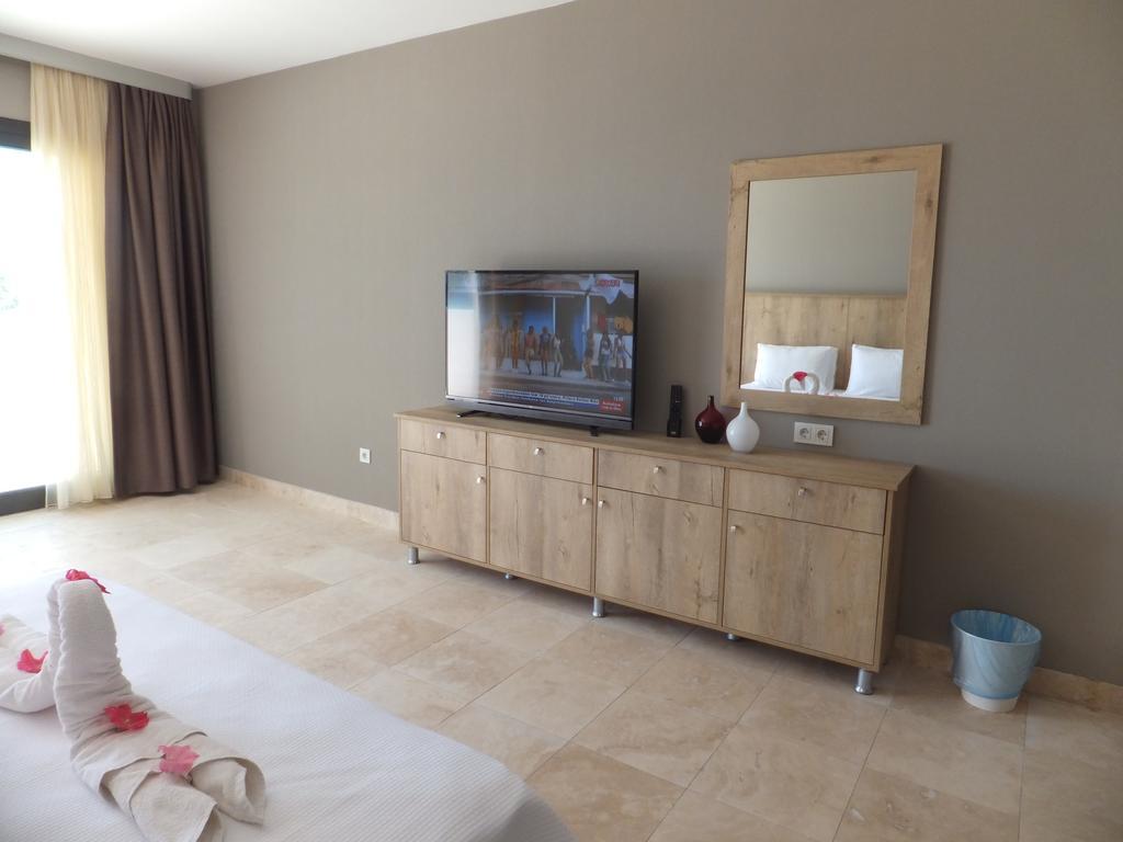 Aytas Hotel ไอวาลิค ภายนอก รูปภาพ